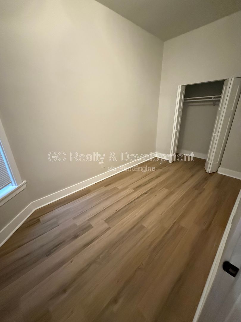 *** 3 BDRM / FULLY RENOVATED / IN UNIT LAUNDRY / TENANT PAYS ELECTRIC ONLY / PET FRIENDLY *** property image