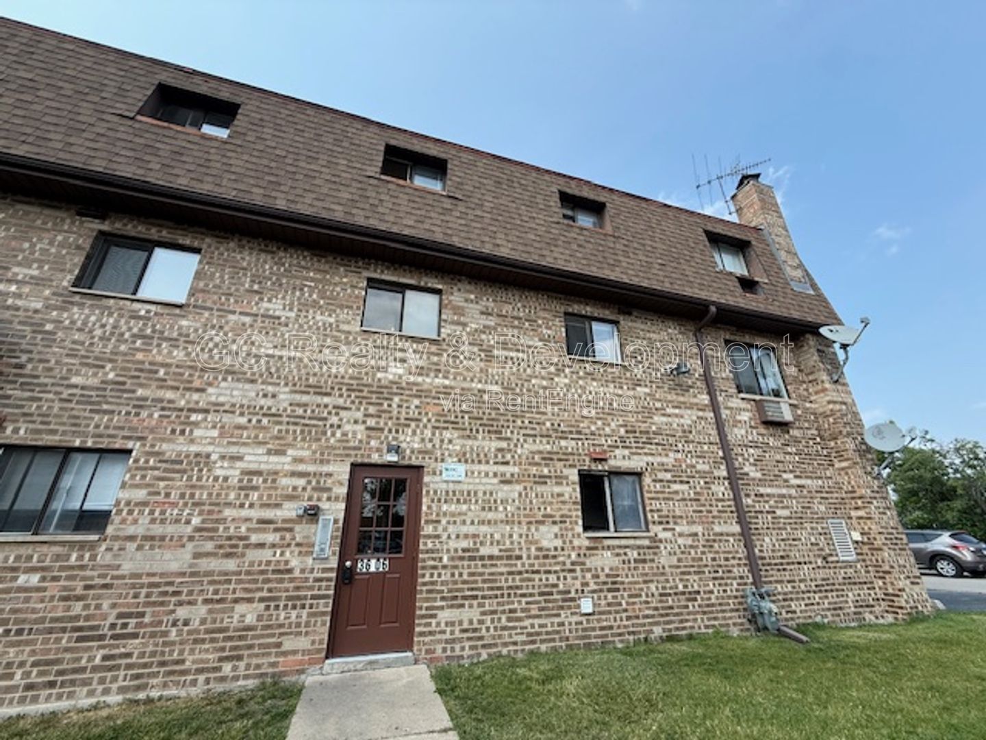 *** COMING SOON 4/15/26! / 2 BDRM / PARKING INCLUDED / ONLY PAY ELECTRIC / LAUNDRY ON SITE *** property image