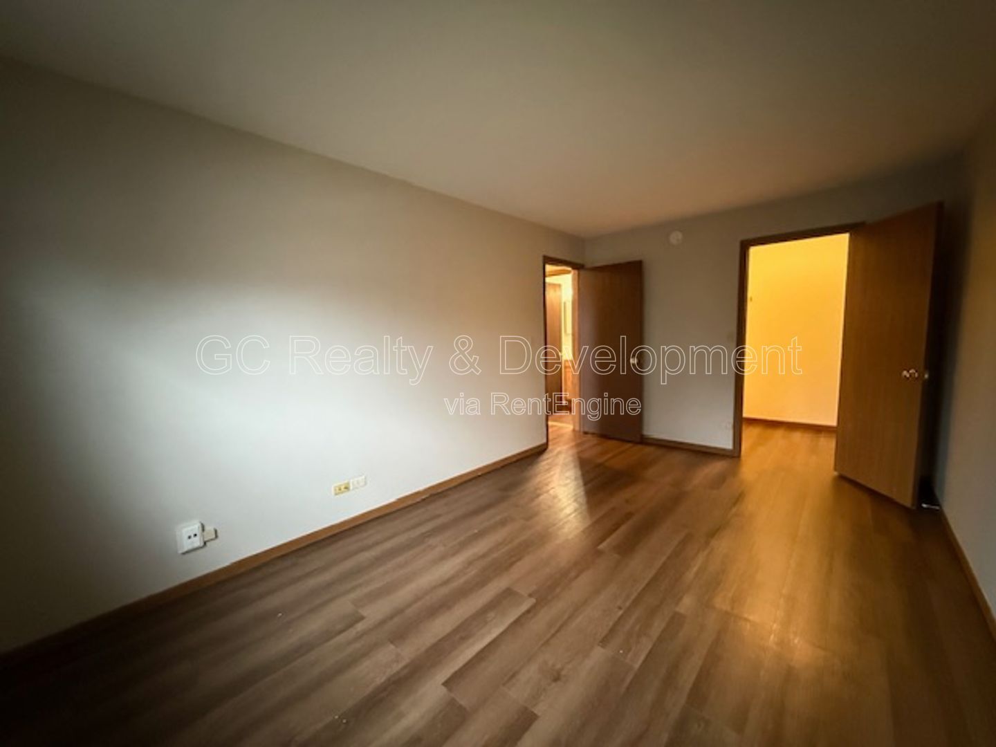 *** 2 BDRM / LAUNDRY IN UNIT / ATTACHED GARAGE / STORAGE / BALCONY *** property image