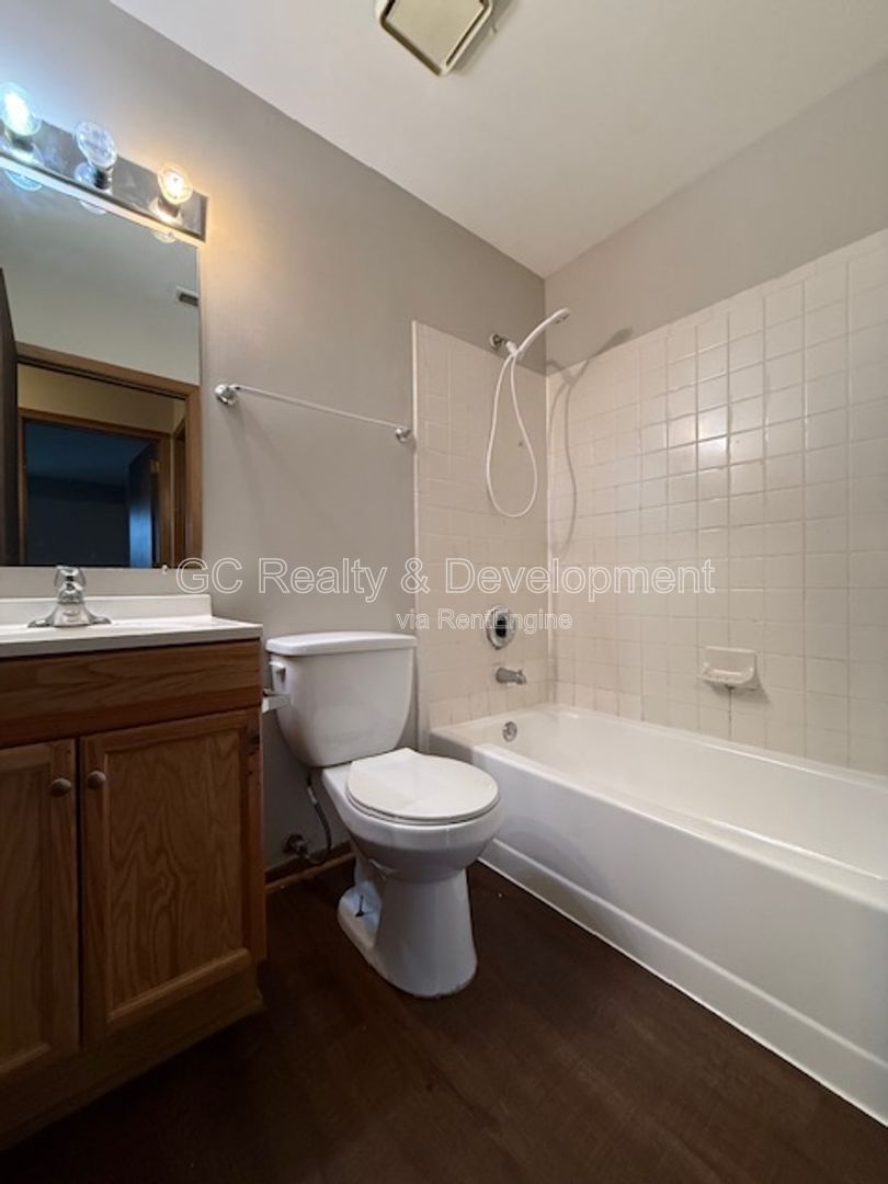 *** 2 BDRM / LAUNDRY IN UNIT / ATTACHED GARAGE / STORAGE / BALCONY *** property image