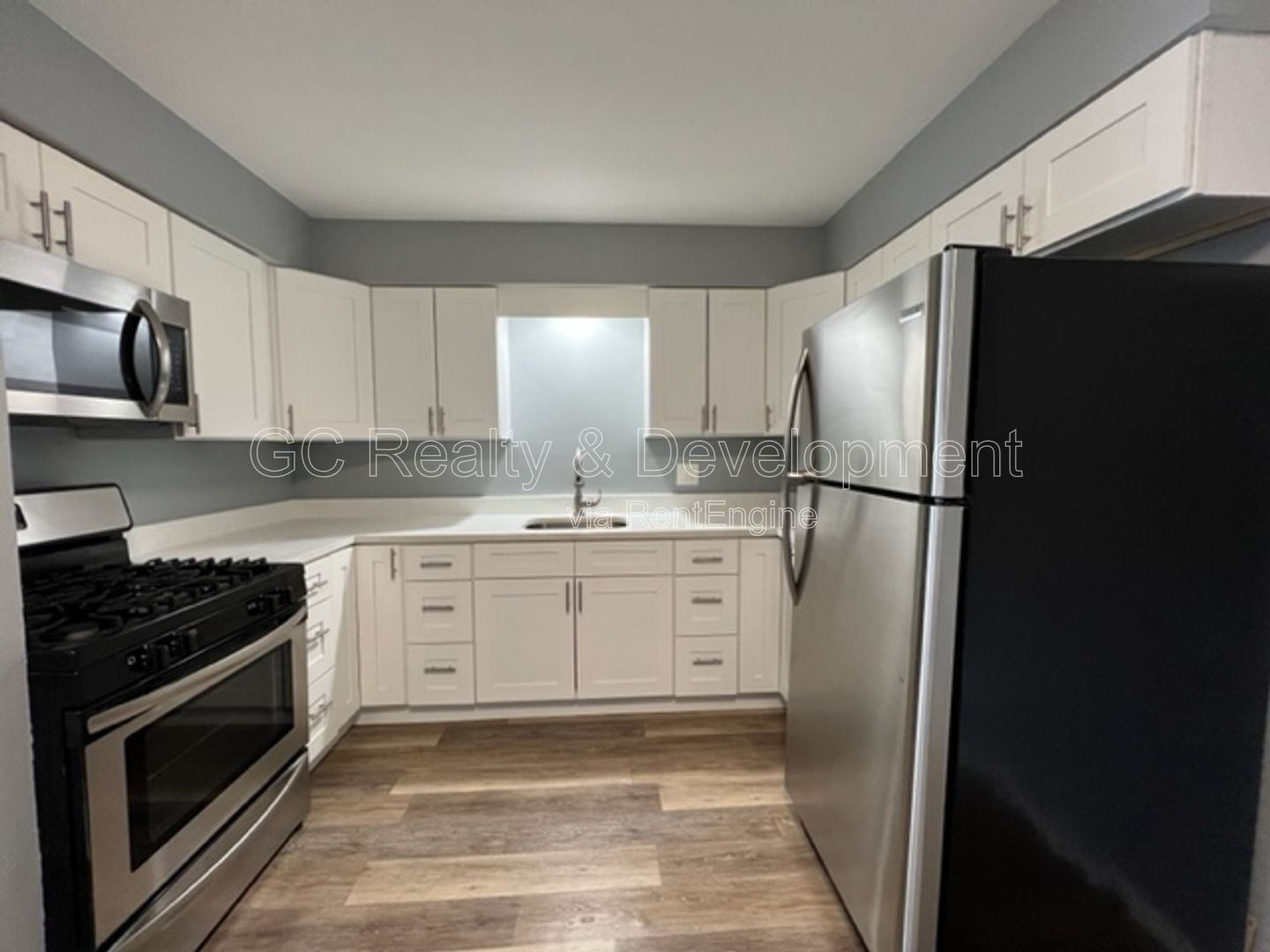 *** COMING SOON 4/15/26! / HEAT INCL / LARGE 1 BEDROOM / PAY ELECTRIC ONLY / LAUNDRY ON SITE *** property image