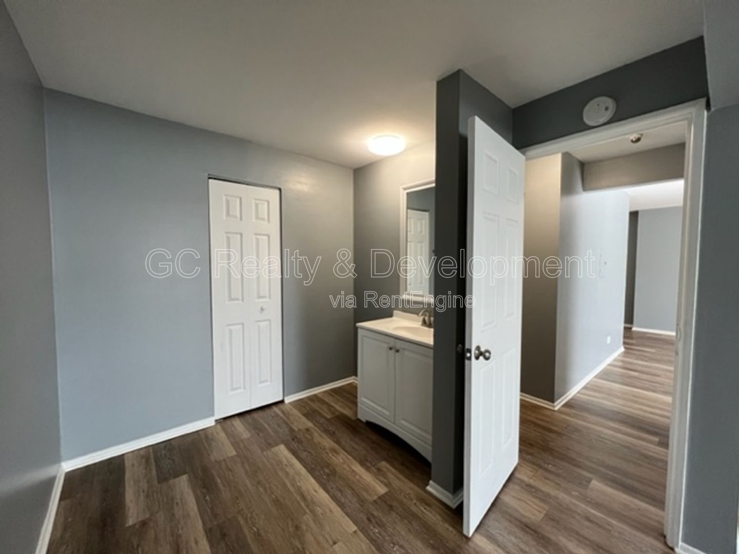 *** COMING SOON 4/15/26! / HEAT INCL / LARGE 1 BEDROOM / PAY ELECTRIC ONLY / LAUNDRY ON SITE *** property image