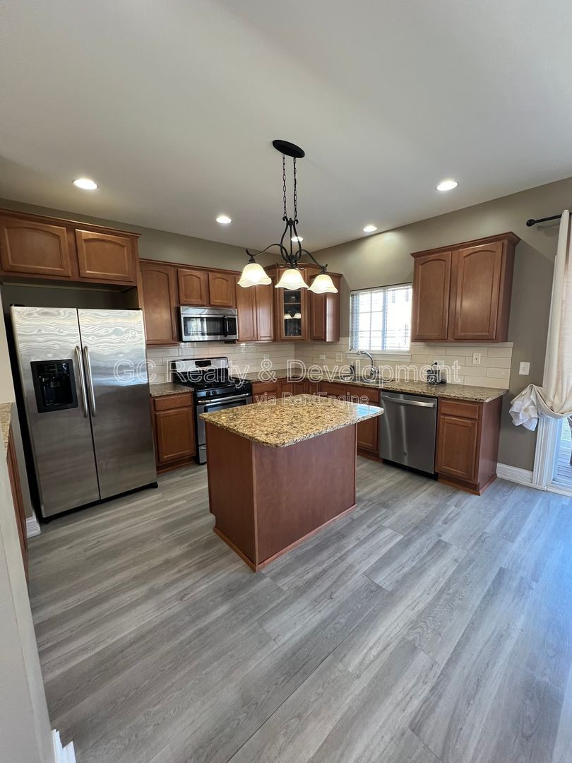 *** COMING SOON 5/15/26! / 3 BDRM - 2.5 BTH / FIN BSMT / SS APPL / LRG CLOSETS / CLUBHOUSE ACCESS *** property image