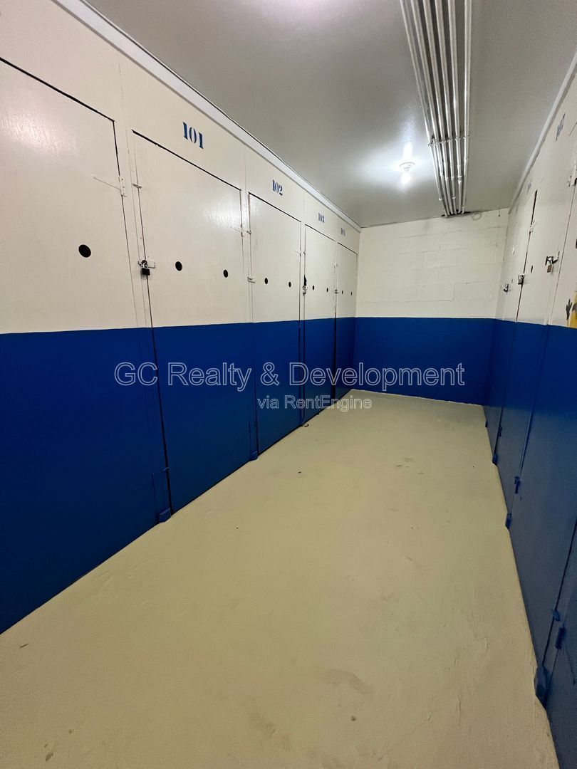 *** 2 BDRM / ASSIGNED PARKING / STORAGE UNIT / ONLY PAY ELECTRIC / ON SITE LAUNDRY *** property image