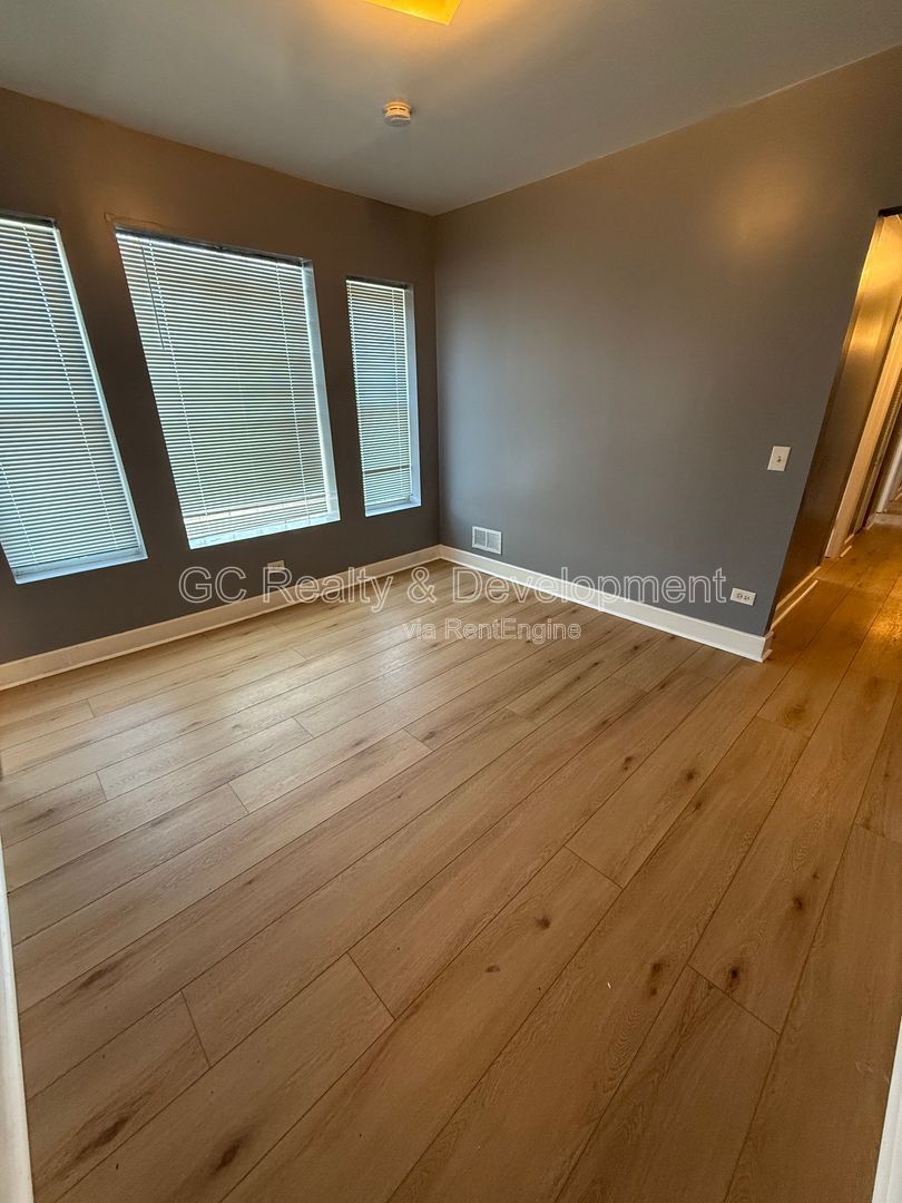 *** 2 BDRM + OFFICE / ON SITE LAUNDRY / SS APPL / CENTRAL AC *** property image