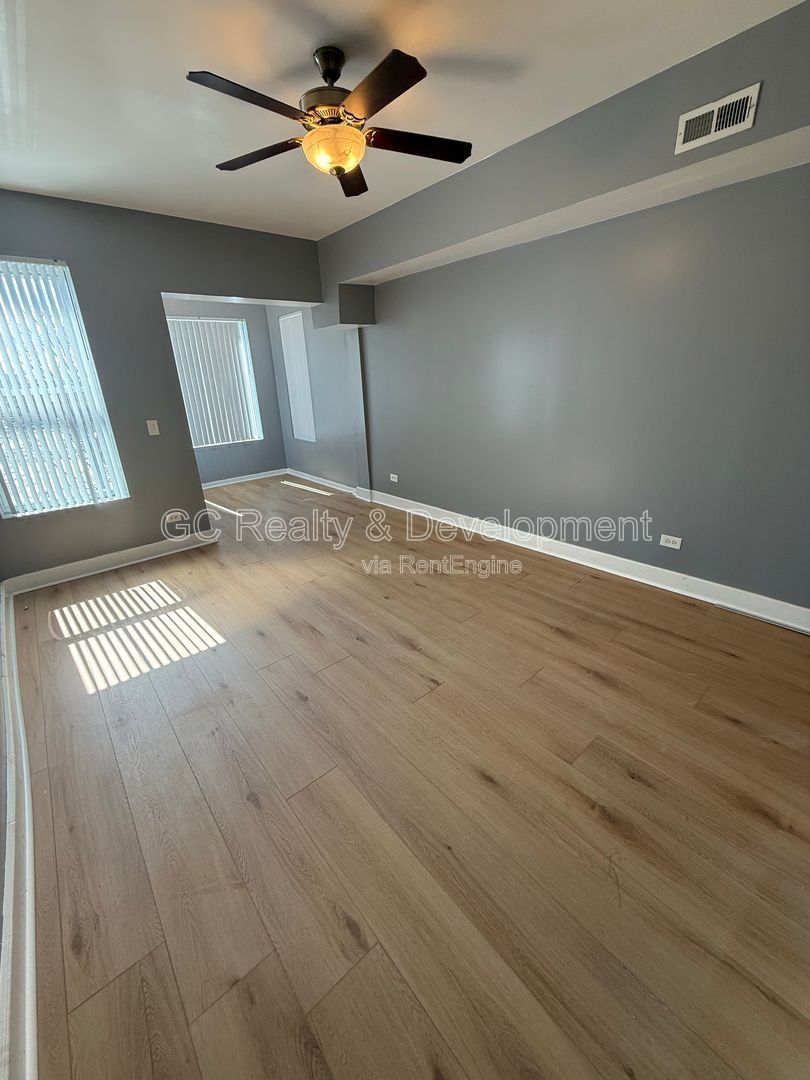 *** 2 BDRM + OFFICE / ON SITE LAUNDRY / SS APPL / CENTRAL AC *** property image