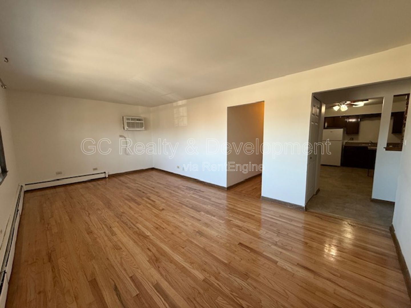 *** 2 BDRM / ASSIGNED PARKING / STORAGE UNIT / ONLY PAY ELECTRIC / ON SITE LAUNDRY *** property image