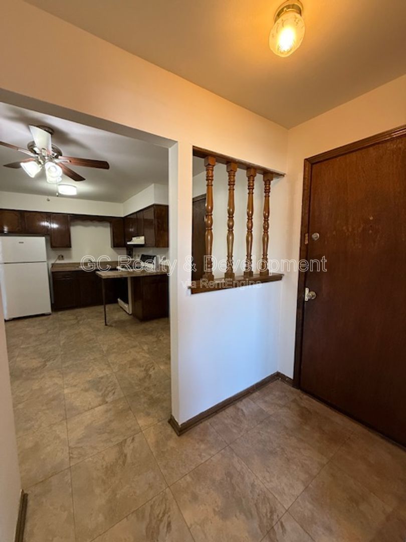 *** 2 BDRM / ASSIGNED PARKING / STORAGE UNIT / ONLY PAY ELECTRIC / ON SITE LAUNDRY *** property image
