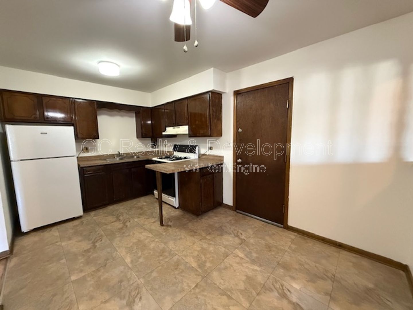 *** 2 BDRM / ASSIGNED PARKING / STORAGE UNIT / ONLY PAY ELECTRIC / ON SITE LAUNDRY *** property image