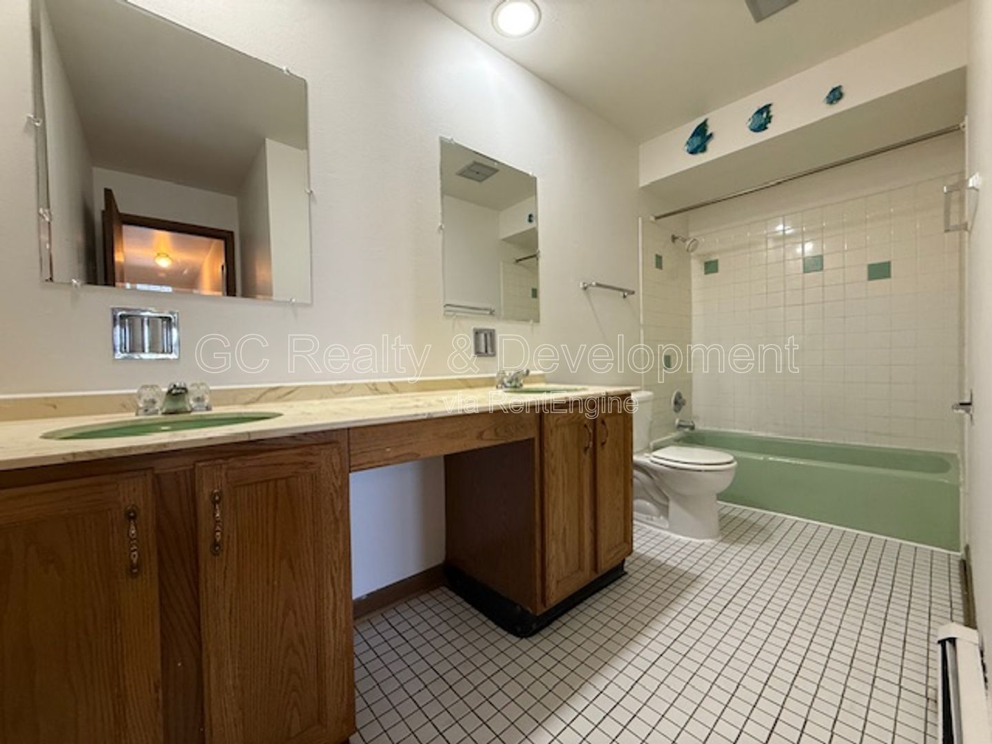 *** 2 BDRM / ASSIGNED PARKING / STORAGE UNIT / ONLY PAY ELECTRIC / ON SITE LAUNDRY *** property image