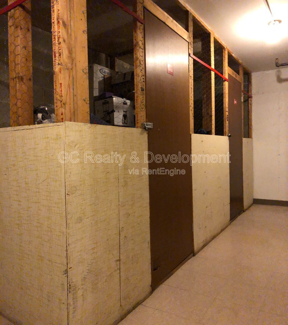 *** LARGE 2 BEDROOM / TENANT PAYS ELECTRIC ONLY / LAUNDRY IN BUILDING *** property image