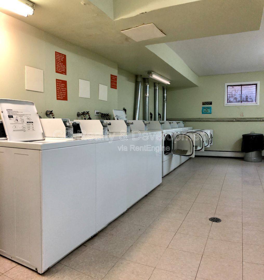 *** LARGE 2 BEDROOM / TENANT PAYS ELECTRIC ONLY / LAUNDRY IN BUILDING *** property image