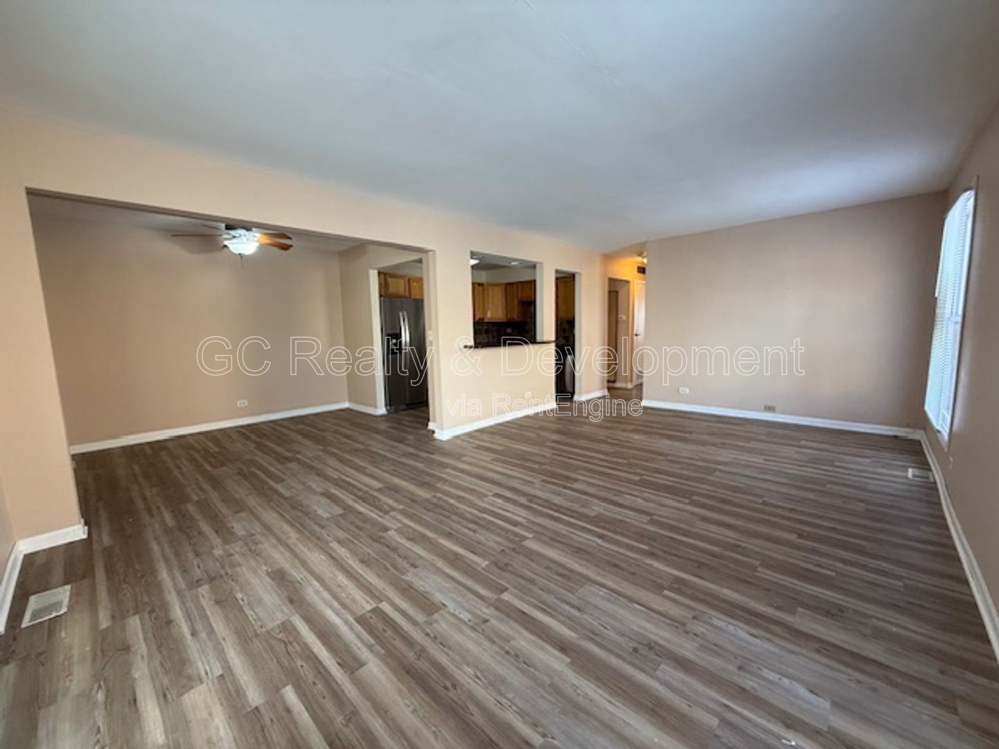 *** 2 BDRM - 1.5 BTH / 1000 SQFT / PARKING INCL / UPDATED / CLUBHOUSE ACCESS / PET FRIENDLY *** property image