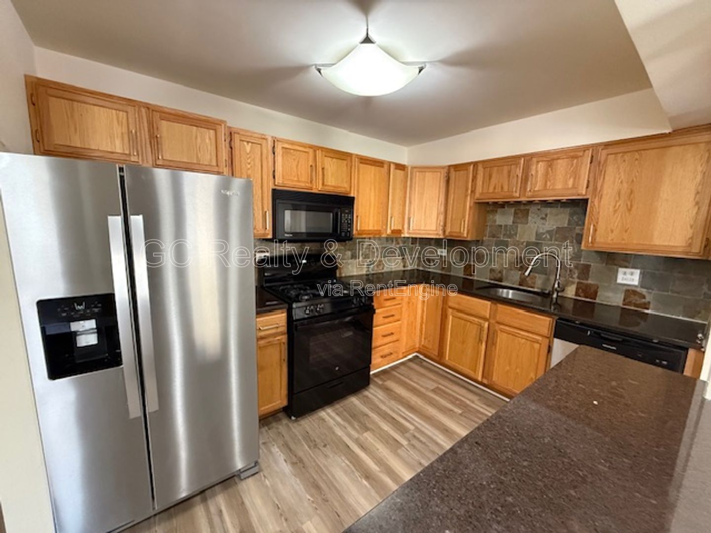 *** 2 BDRM - 1.5 BTH / 1000 SQFT / PARKING INCL / UPDATED / CLUBHOUSE ACCESS / PET FRIENDLY *** property image