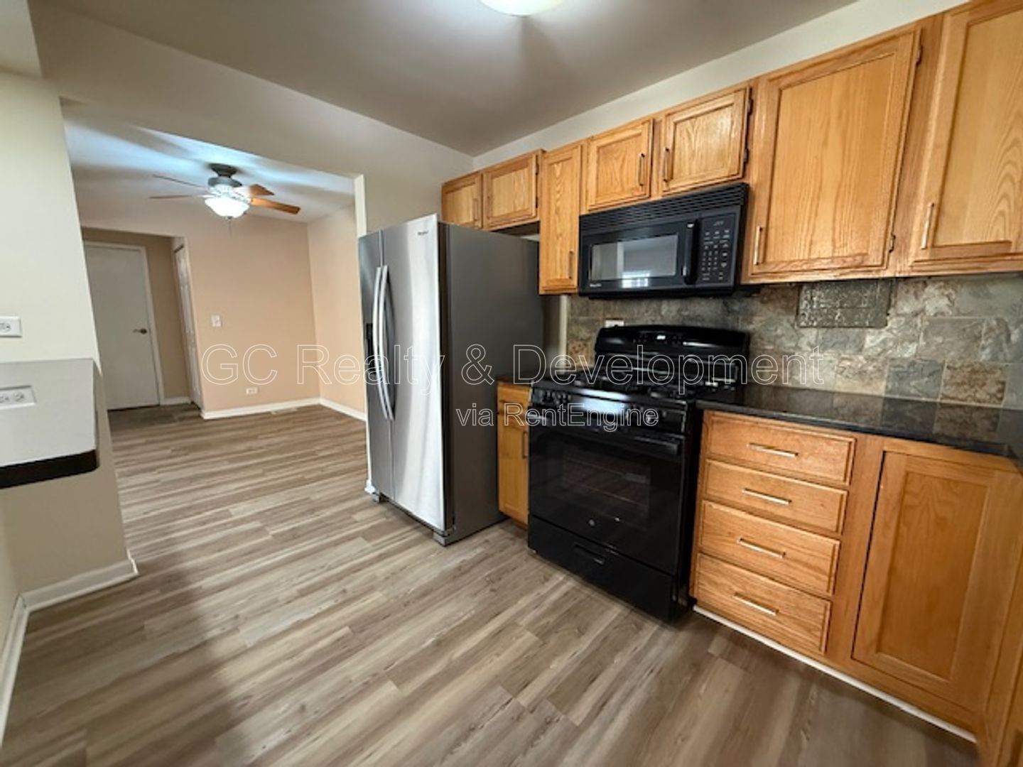 *** 2 BDRM - 1.5 BTH / 1000 SQFT / PARKING INCL / UPDATED / CLUBHOUSE ACCESS / PET FRIENDLY *** property image