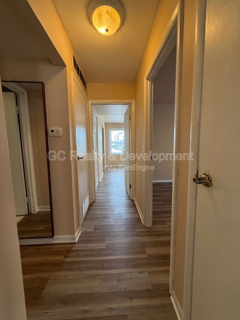 *** 2 BDRM - 1.5 BTH / 1000 SQFT / PARKING INCL / UPDATED / CLUBHOUSE ACCESS / PET FRIENDLY *** property image