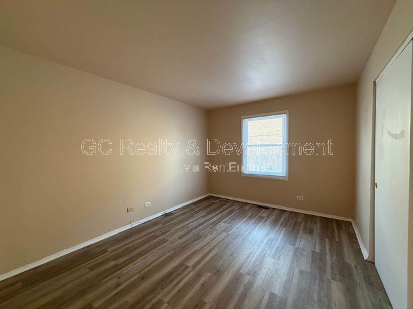 *** 2 BDRM - 1.5 BTH / 1000 SQFT / PARKING INCL / UPDATED / CLUBHOUSE ACCESS / PET FRIENDLY *** property image