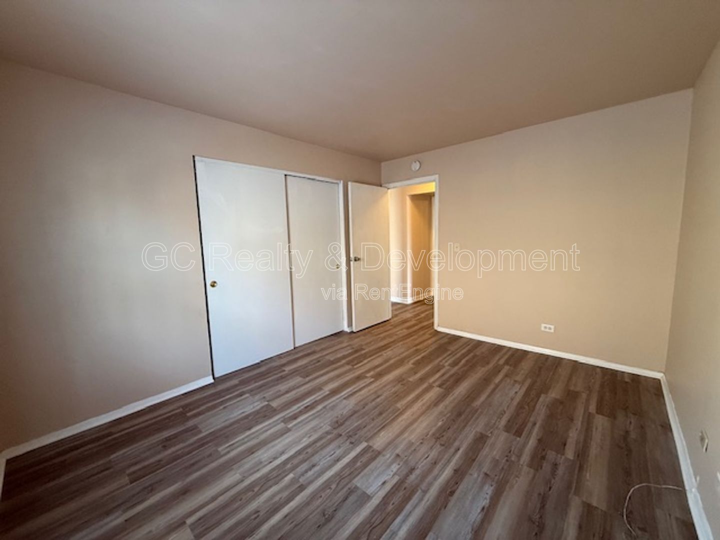 *** 2 BDRM - 1.5 BTH / 1000 SQFT / PARKING INCL / UPDATED / CLUBHOUSE ACCESS / PET FRIENDLY *** property image