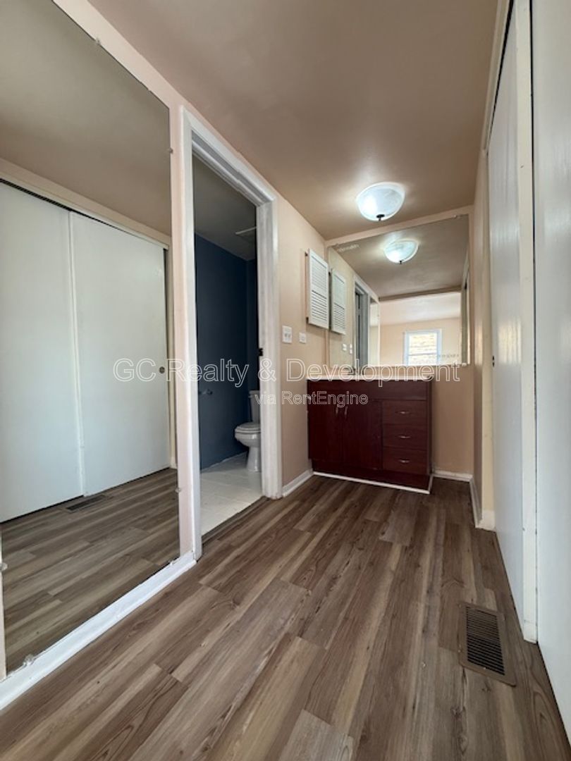 *** 2 BDRM - 1.5 BTH / 1000 SQFT / PARKING INCL / UPDATED / CLUBHOUSE ACCESS / PET FRIENDLY *** property image