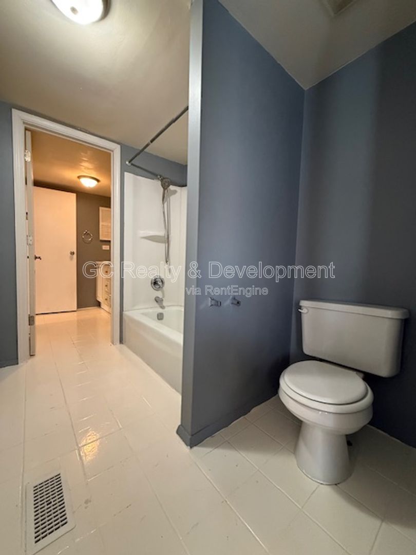 *** 2 BDRM - 1.5 BTH / 1000 SQFT / PARKING INCL / UPDATED / CLUBHOUSE ACCESS / PET FRIENDLY *** property image