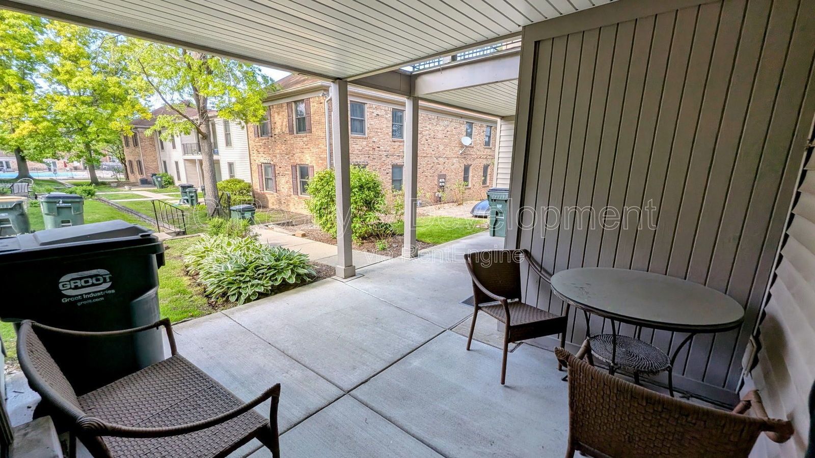 *** 2 BDRM - 1.5 BTH / 1000 SQFT / PARKING INCL / UPDATED / CLUBHOUSE ACCESS / PET FRIENDLY *** property image