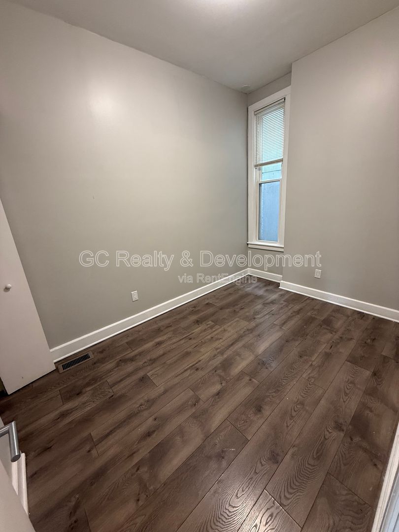 ***CENTRAL AIR / RECENTLY UPDATED / 3 BDRMS / WASHER AND DRYER IN UNIT / SS APPL INCL*** property image