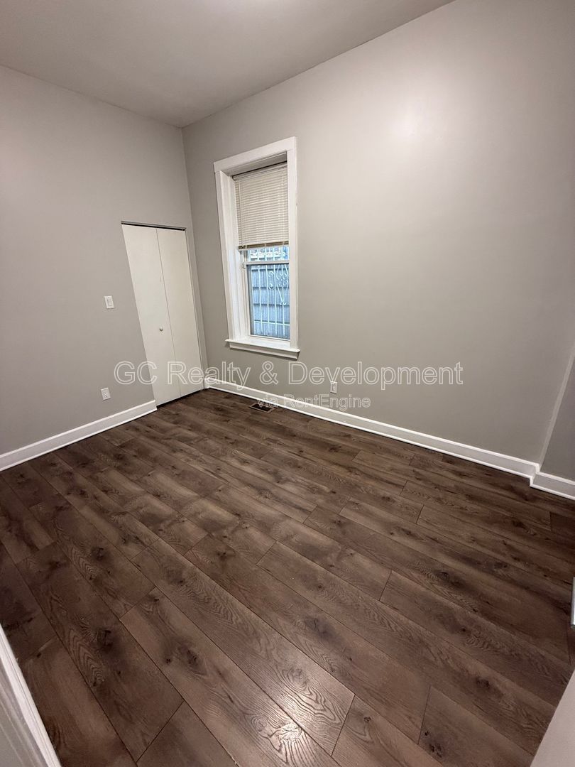 ***CENTRAL AIR / RECENTLY UPDATED / 3 BDRMS / WASHER AND DRYER IN UNIT / SS APPL INCL*** property image