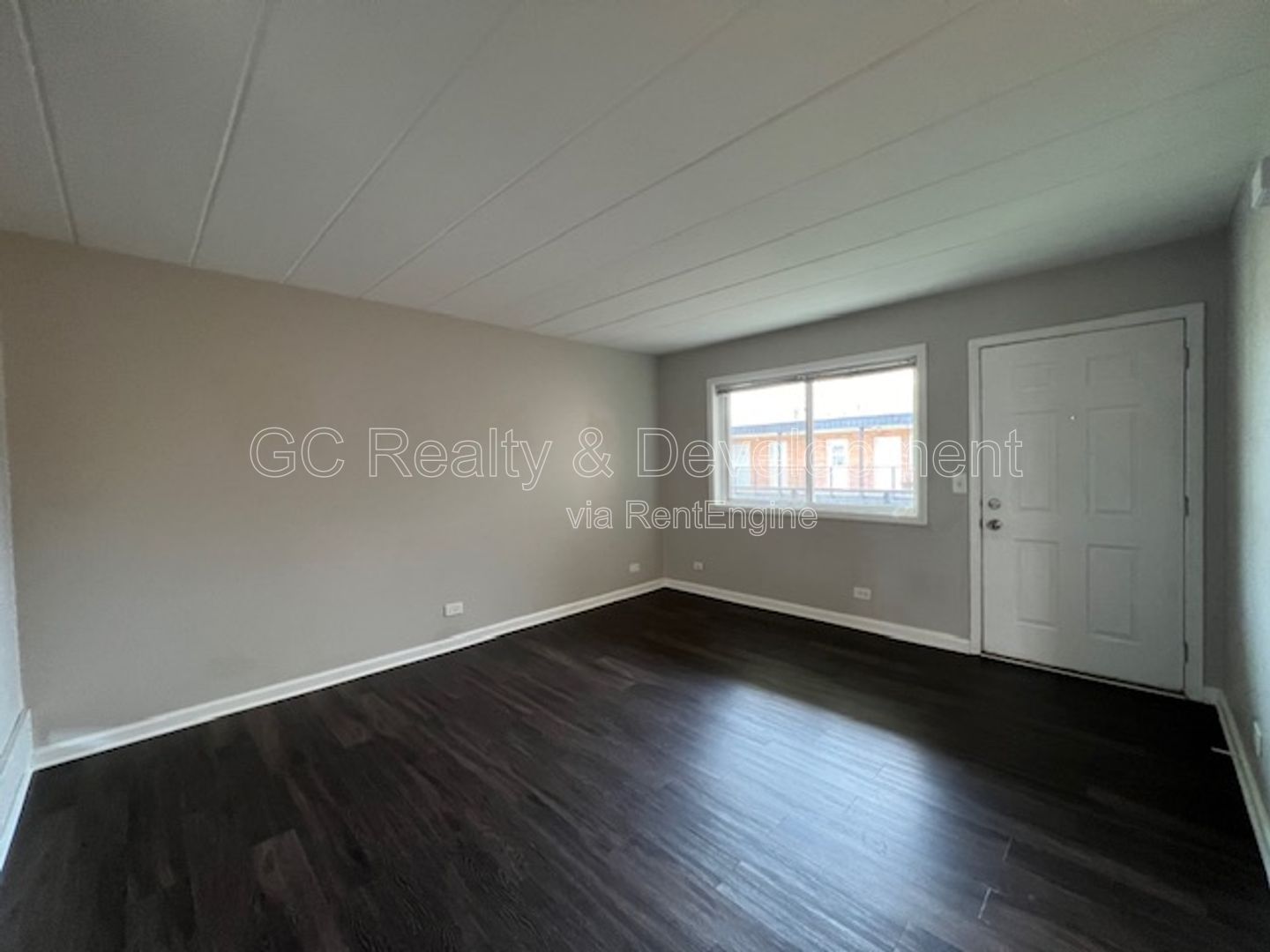 *** 1 BDRM - 1 BTH / 2ND FL / TENANT ONLY PAYS ELECTRIC / 1 PARKING SPACE INCL *** property image