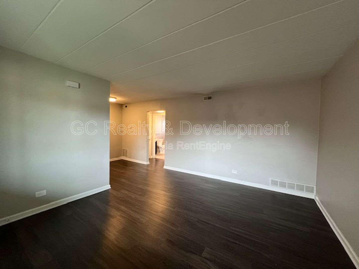 *** 1 BDRM - 1 BTH / 2ND FL / TENANT ONLY PAYS ELECTRIC / 1 PARKING SPACE INCL *** property image