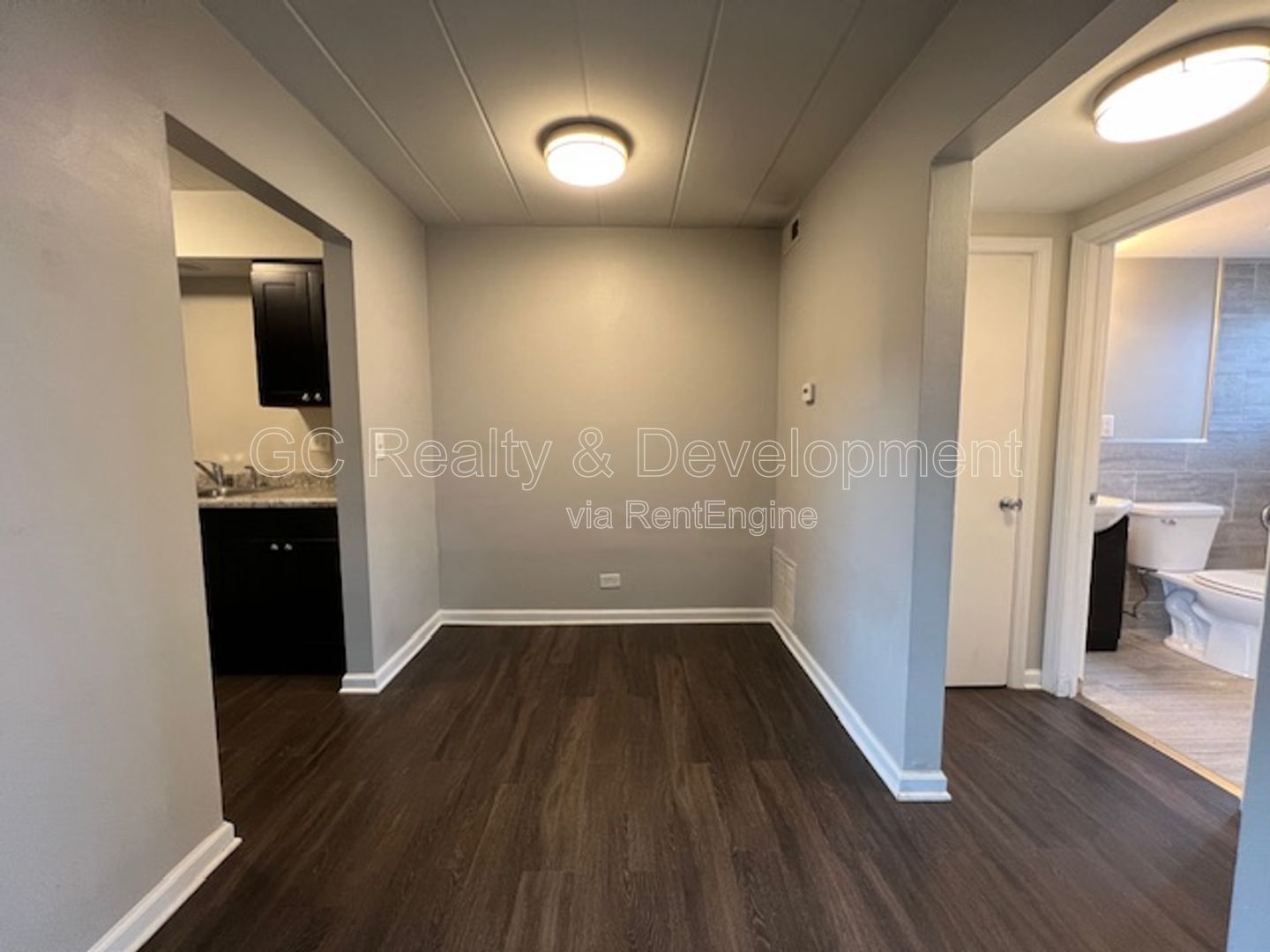 *** 1 BDRM - 1 BTH / 2ND FL / TENANT ONLY PAYS ELECTRIC / 1 PARKING SPACE INCL *** property image