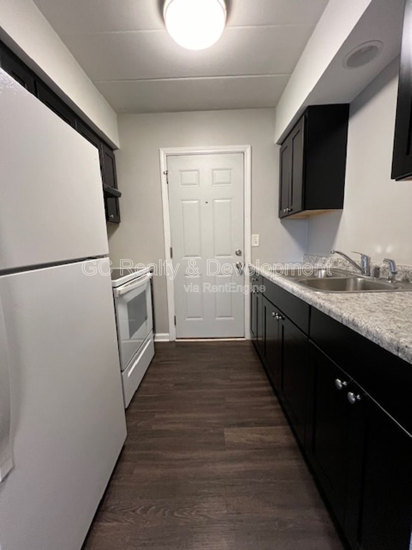 *** 1 BDRM - 1 BTH / 2ND FL / TENANT ONLY PAYS ELECTRIC / 1 PARKING SPACE INCL *** property image