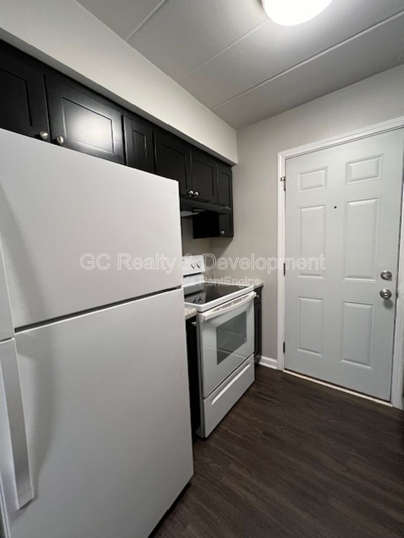 *** 1 BDRM - 1 BTH / 2ND FL / TENANT ONLY PAYS ELECTRIC / 1 PARKING SPACE INCL *** property image