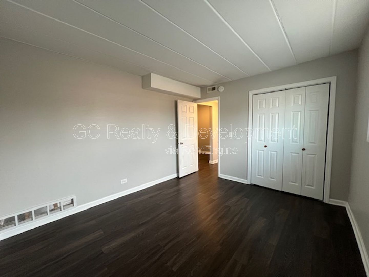*** 1 BDRM - 1 BTH / 2ND FL / TENANT ONLY PAYS ELECTRIC / 1 PARKING SPACE INCL *** property image