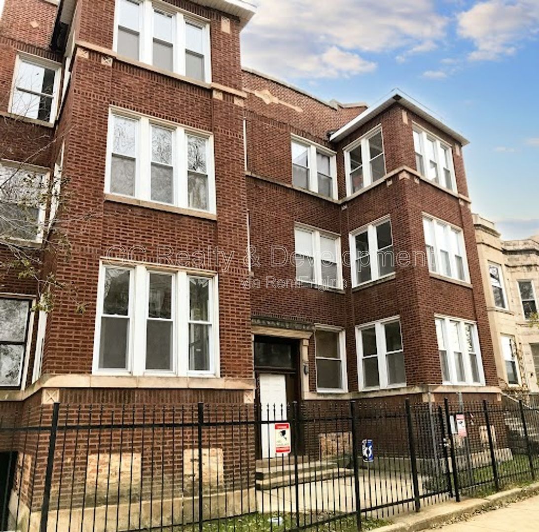 *** 3 BDRM - 1 BTH / W&D HOOKUP IN UNIT / KITCHEN APPLIANCES INCL / 1 PARKING SPACE *** property image