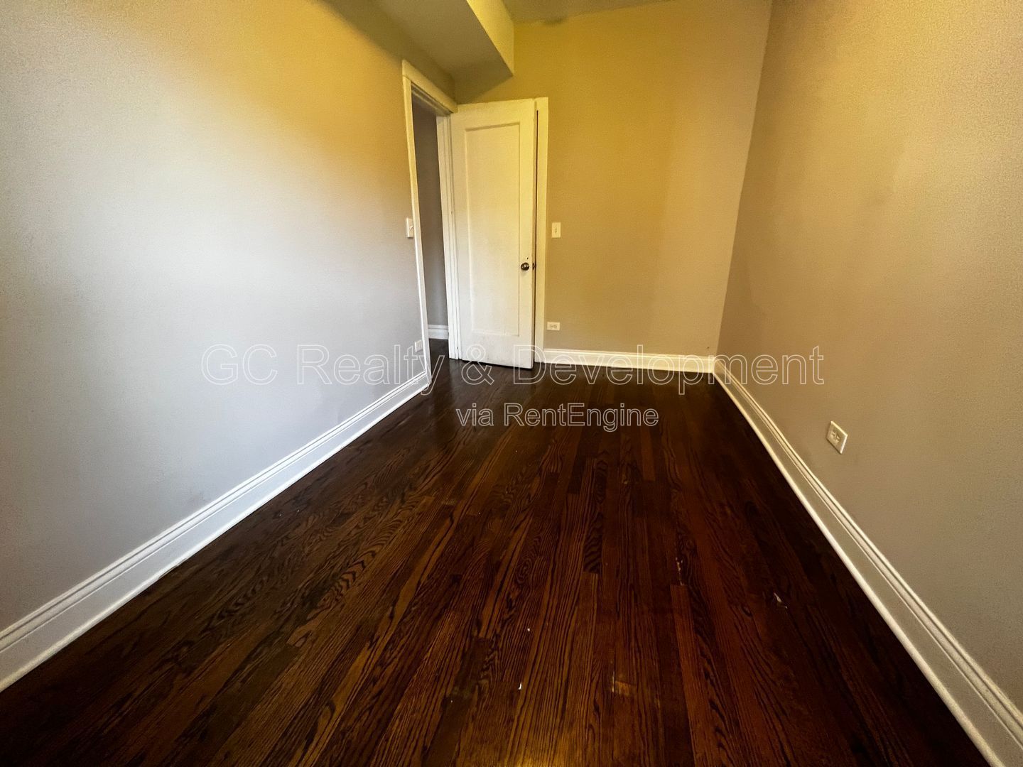 *** 3 BDRM - 1 BTH / W&D HOOKUP IN UNIT / KITCHEN APPLIANCES INCL / 1 PARKING SPACE *** property image