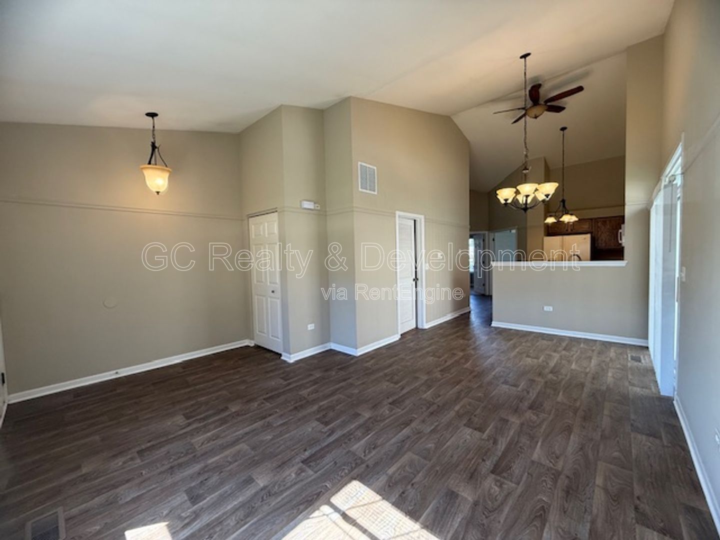 *** MOVE-IN SPECIAL / 2 BDRM - 2.5 BTH DUPLEX / PET FRIENDLY / ATTACHED GARAGE / IN-UNIT LAUNDRY / CENTRAL AC *** property image