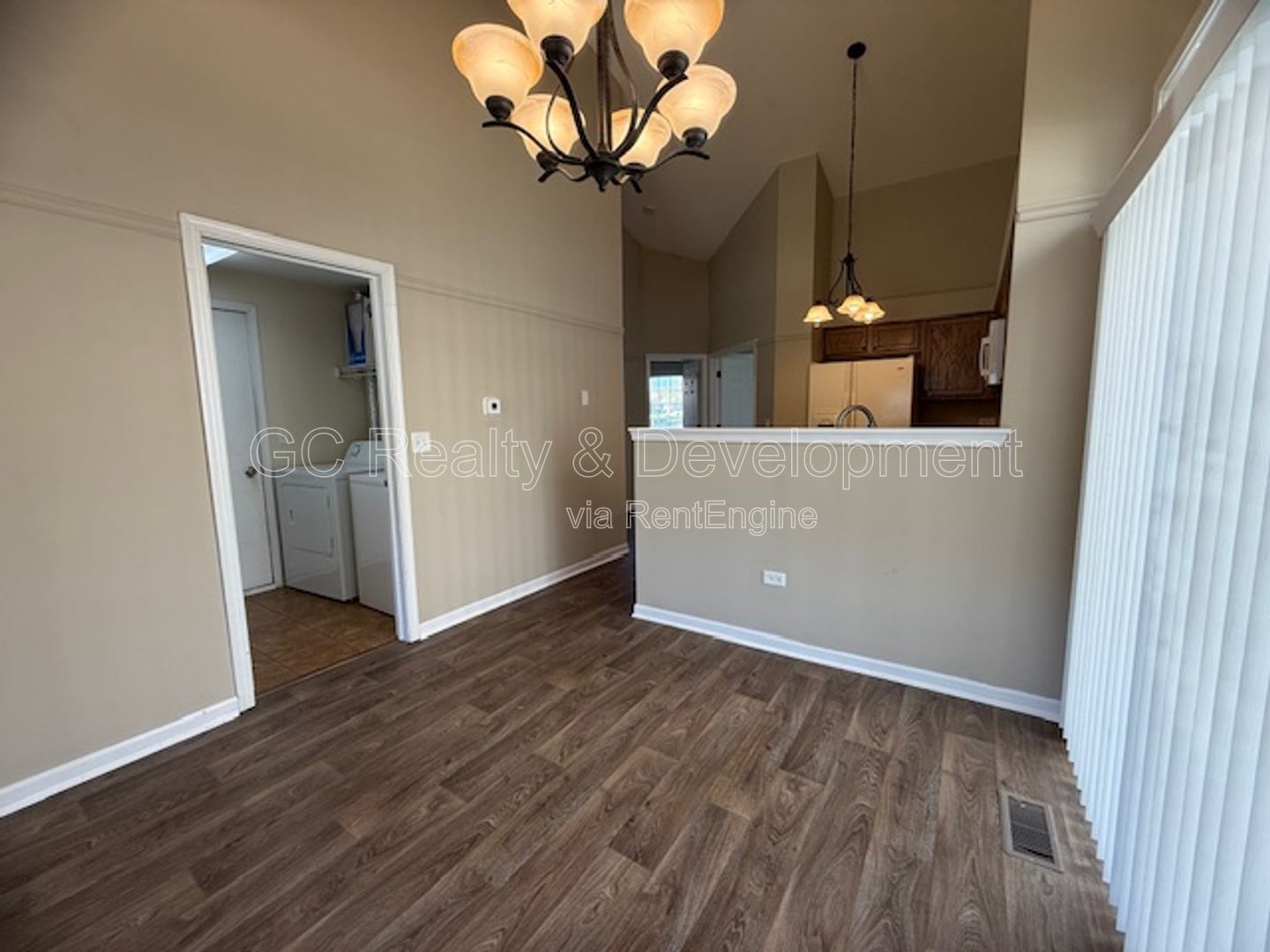 *** MOVE-IN SPECIAL / 2 BDRM - 2.5 BTH DUPLEX / PET FRIENDLY / ATTACHED GARAGE / IN-UNIT LAUNDRY / CENTRAL AC *** property image