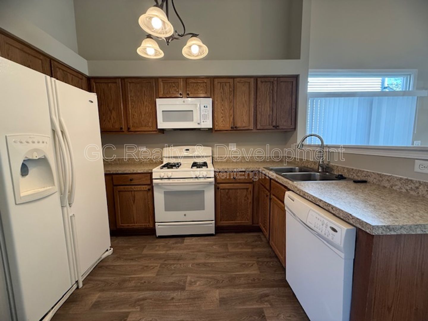 *** MOVE-IN SPECIAL / 2 BDRM - 2.5 BTH DUPLEX / PET FRIENDLY / ATTACHED GARAGE / IN-UNIT LAUNDRY / CENTRAL AC *** property image