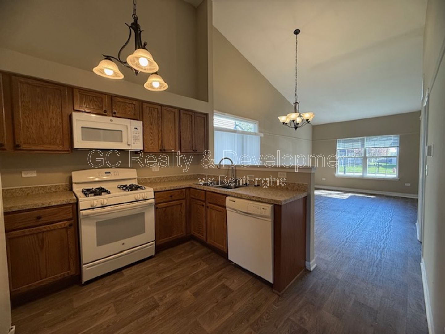 *** MOVE-IN SPECIAL / 2 BDRM - 2.5 BTH DUPLEX / PET FRIENDLY / ATTACHED GARAGE / IN-UNIT LAUNDRY / CENTRAL AC *** property image