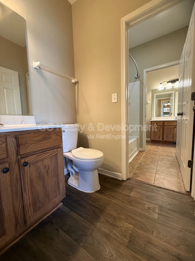 *** MOVE-IN SPECIAL / 2 BDRM - 2.5 BTH DUPLEX / PET FRIENDLY / ATTACHED GARAGE / IN-UNIT LAUNDRY / CENTRAL AC *** property image