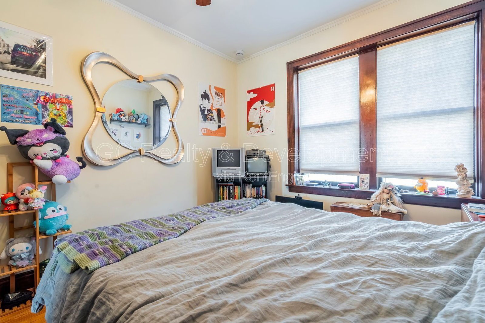 *** 7/1 MOVE IN / OLD IRVING PARK / LRG CLOSETS / PARKING INCL / UPDATED / SS APPL / ON SITE LAUNDRY *** property image