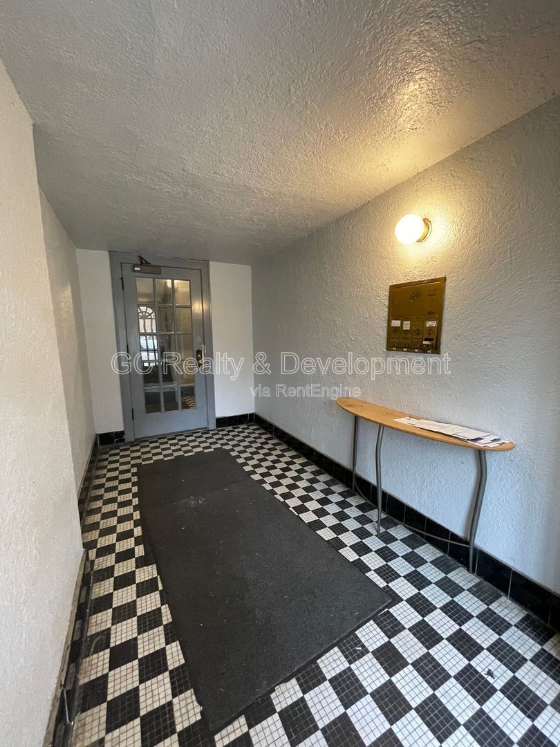 *** COMPLETELY RENOVATED 3 BDRM / ROGERS PARK / APPL INCL / LAUNDRY IN BUILDING*** property image