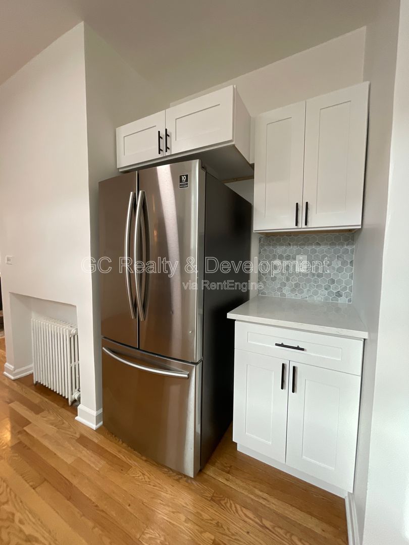 *** COMPLETELY RENOVATED 3 BDRM / ROGERS PARK / APPL INCL / LAUNDRY IN BUILDING*** property image