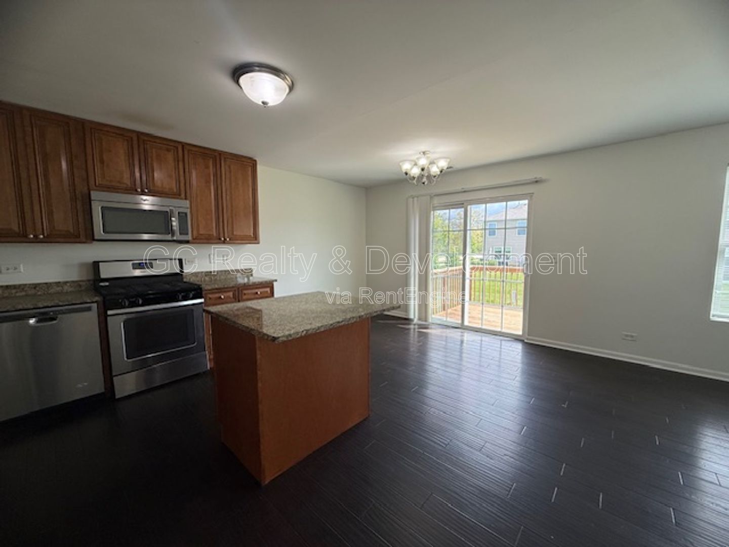 *** 2 BDRM - 2 BTH / ATTACHED GARAGE / GRANITE & SS APPL / CENTRAL AC *** property image
