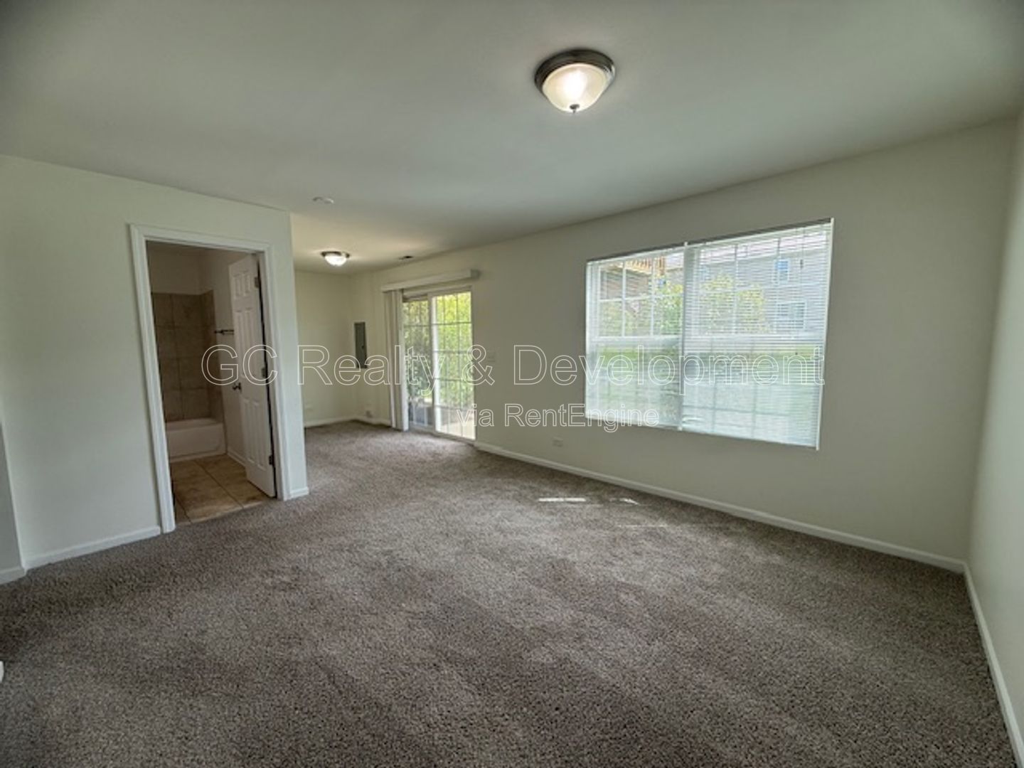 *** 2 BDRM - 2 BTH / ATTACHED GARAGE / GRANITE & SS APPL / CENTRAL AC *** property image