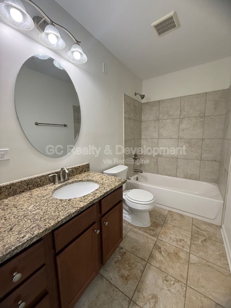 *** 2 BDRM - 2 BTH / ATTACHED GARAGE / GRANITE & SS APPL / CENTRAL AC *** property image