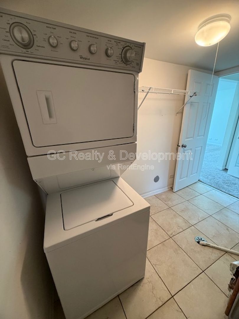 *** 2 BDRM - 2 BTH / ATTACHED GARAGE / GRANITE & SS APPL / CENTRAL AC *** property image