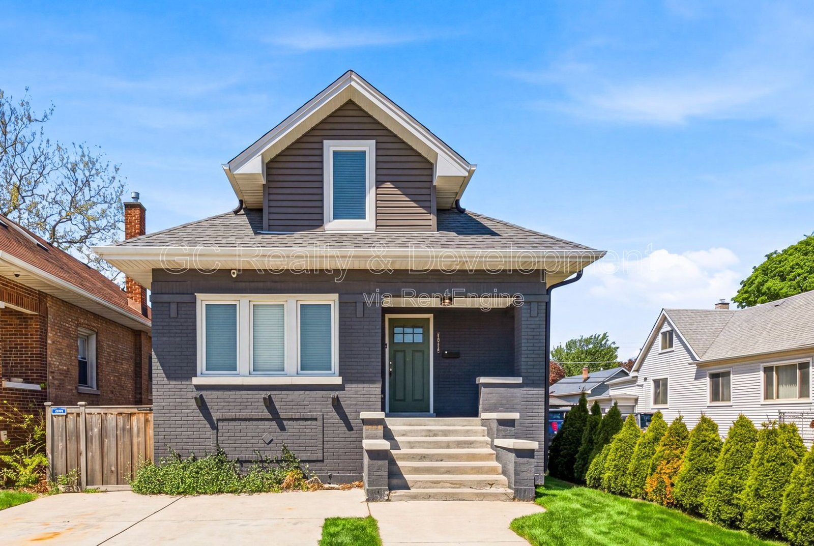 *** 4 BDRM - 2 BTH / UPDATED THROUGHOUT / PET FRIENDLY / FENCED YARD / HARDWOOD FLOORS *** property image