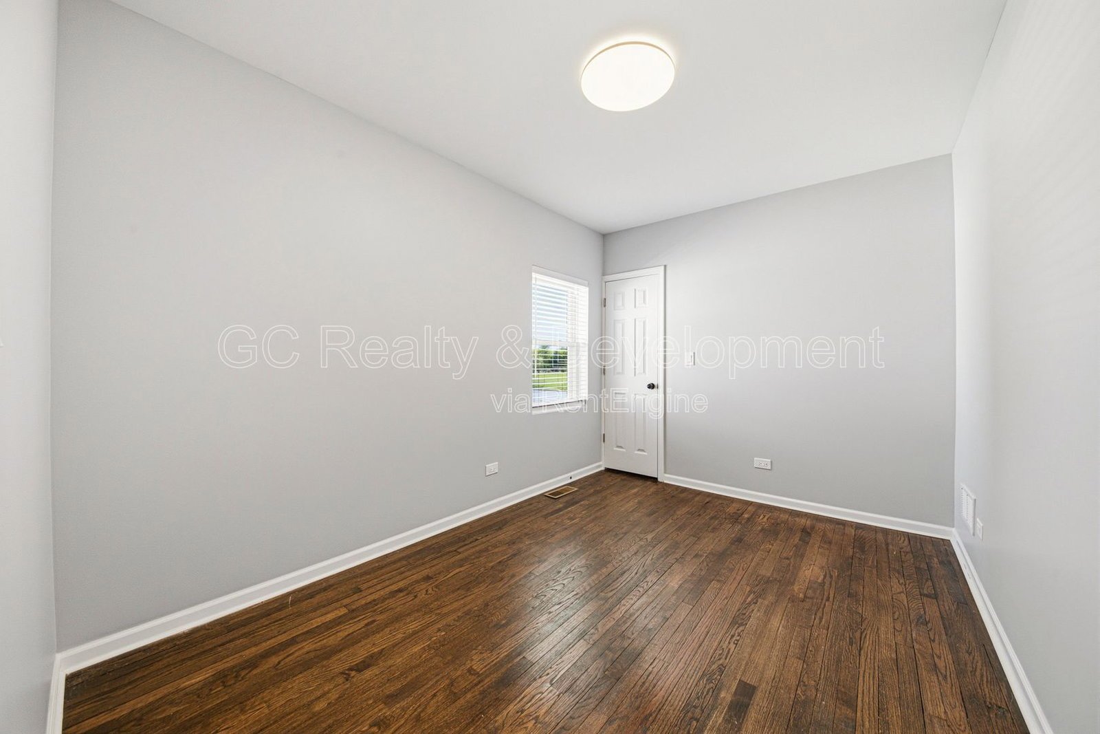 *** 4 BDRM - 2 BTH / UPDATED THROUGHOUT / PET FRIENDLY / FENCED YARD / HARDWOOD FLOORS *** property image