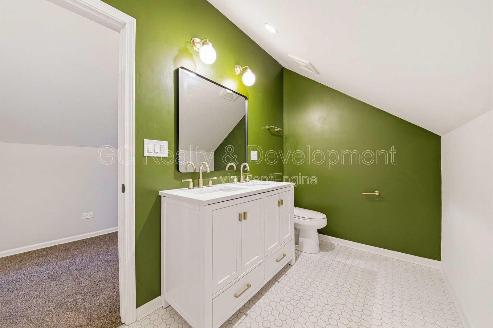 *** 4 BDRM - 2 BTH / UPDATED THROUGHOUT / PET FRIENDLY / FENCED YARD / HARDWOOD FLOORS *** property image